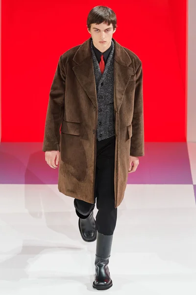 Look 12